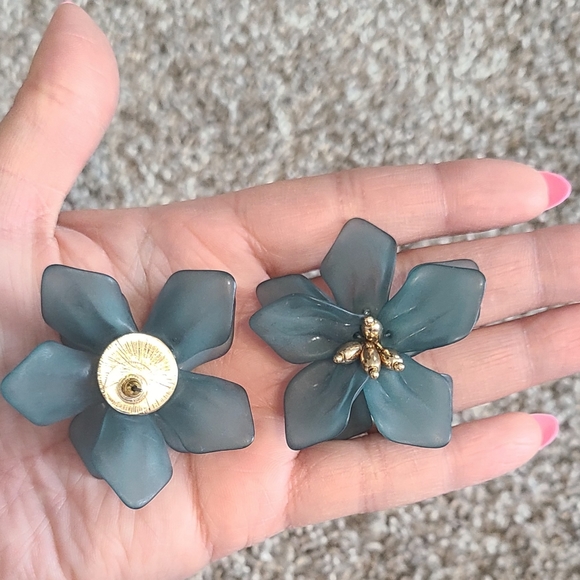 Green flower earings - Picture 2 of 2